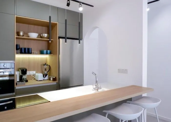 H&o Diamond Complex Sea View