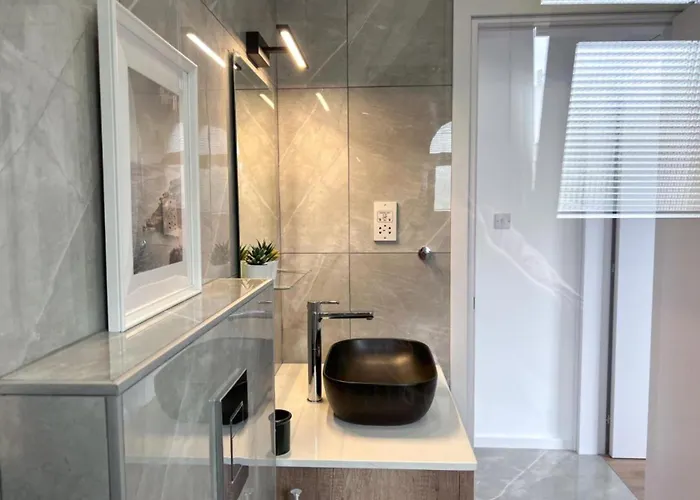 H&o Diamond Complex Sea View *