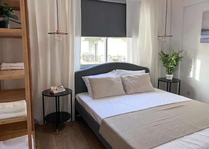 H&o Diamond Complex Sea View