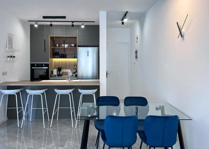 H&o Diamond Complex Sea View