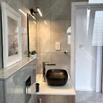 H&o Diamond Complex Sea View *