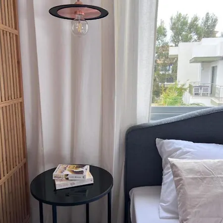 H&o Diamond Complex Sea View