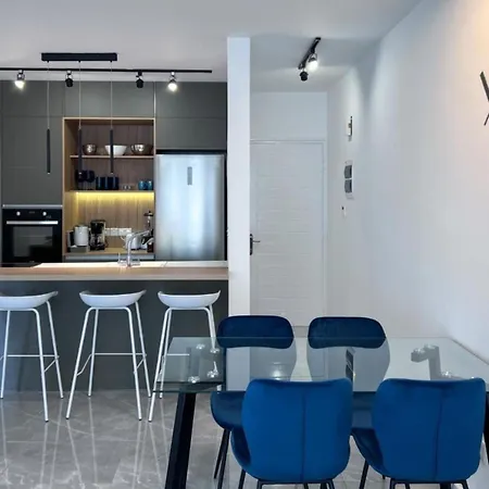 H&o Diamond Complex Sea View